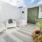 The Salty Seagull Σκάρμπορο