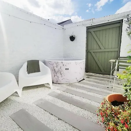 The Salty Seagull 스카버러